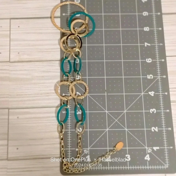 Kistin Davis Teal and Gold Tone Circle Pendants Fashion Statement Necklace - Picture 6 of 7